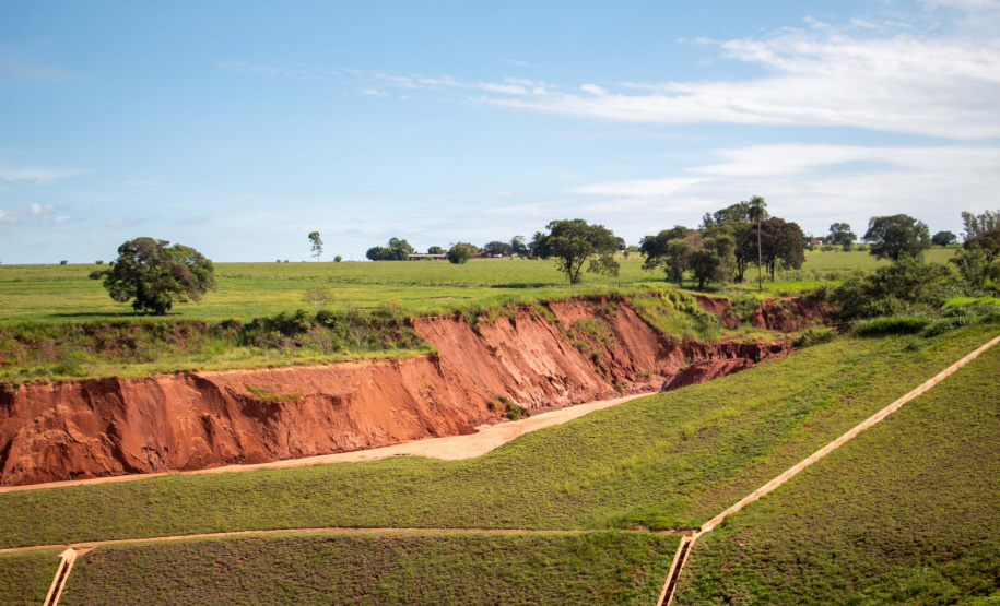Em Loanda, obra para conter maior erosão urbana do Paraná atinge 82% de execução