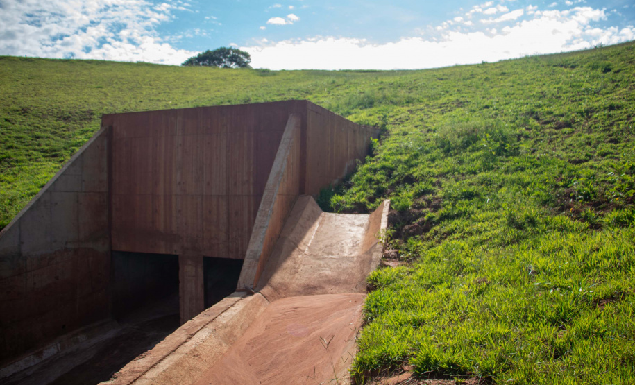 Em Loanda, obra para conter maior erosão urbana do Paraná atinge 82% de execução