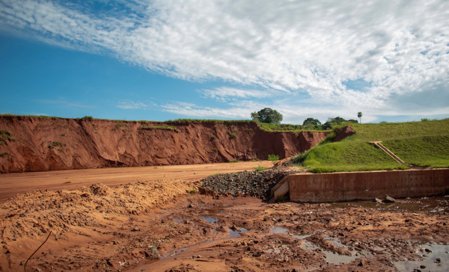 Em Loanda, obra para conter maior erosão urbana do Paraná atinge 82% de execução