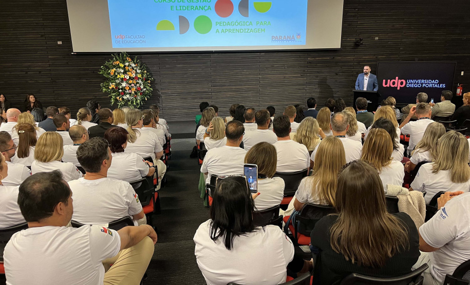 SEED - Diretores se despedem do Chile com cerimônia de formatura pelo Ganhando o Mundo Diretor