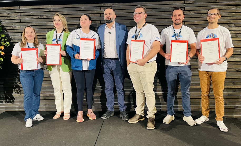 SEED - Diretores se despedem do Chile com cerimônia de formatura pelo Ganhando o Mundo Diretor