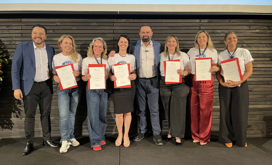 SEED - Diretores se despedem do Chile com cerimônia de formatura pelo Ganhando o Mundo Diretor
