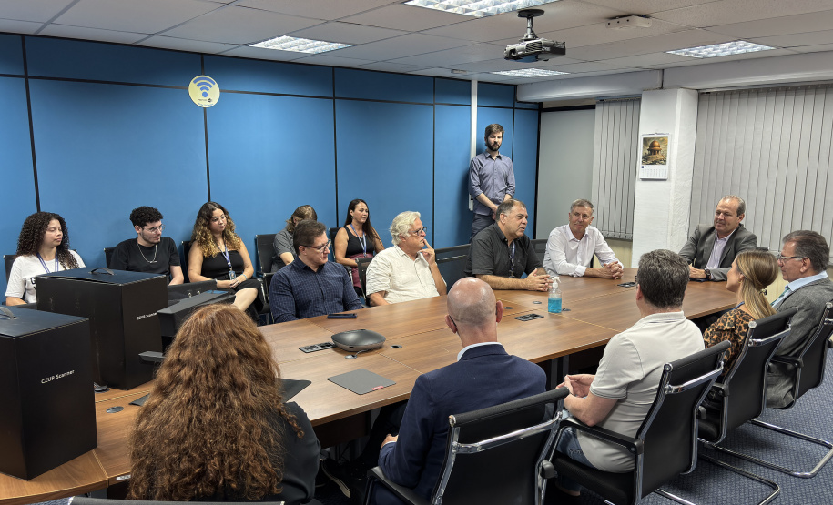 SETI - Governo anuncia projeto para digitalizar acervos históricos do Arquivo Público do Paraná