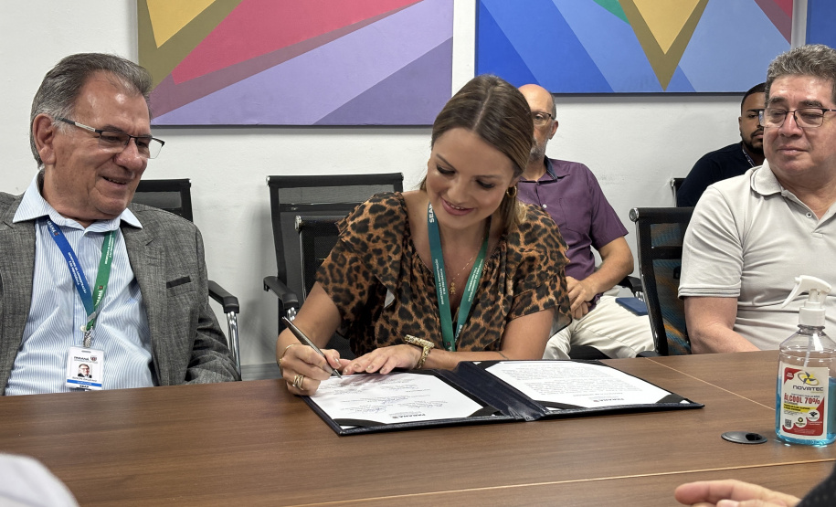 SETI - Governo anuncia projeto para digitalizar acervos históricos do Arquivo Público do Paraná