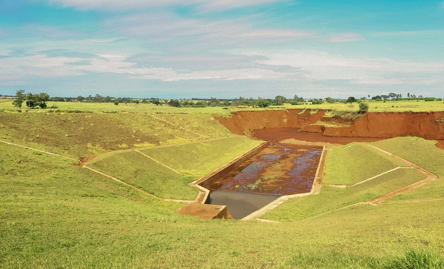 Em Loanda, obra para conter maior erosão urbana do Paraná atinge 82% de execução