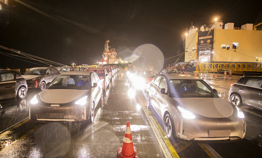 Porto de Paranaguá registra maior desembarque de veículos elétricos do Paraná