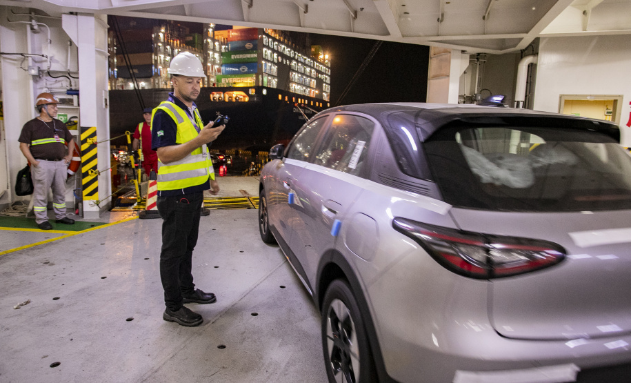 Porto de Paranaguá registra maior desembarque de veículos elétricos do Paraná