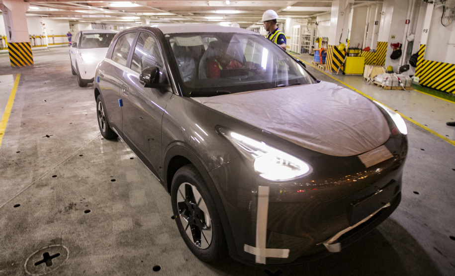 Porto de Paranaguá registra maior desembarque de veículos elétricos do Paraná