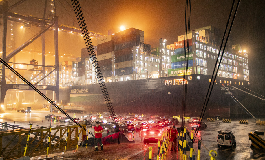 Porto de Paranaguá registra maior desembarque de veículos elétricos do Paraná