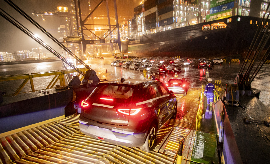 Porto de Paranaguá registra maior desembarque de veículos elétricos do Paraná