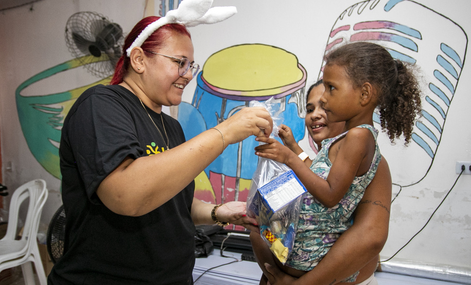 Mais de 1.500 kits são distribuídos em ação de Páscoa da Portos do Paraná