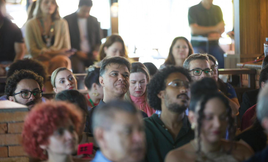 Estimativa é que turistas da América do Sul injetaram 320 milhões de dólares no Paraná em 2025