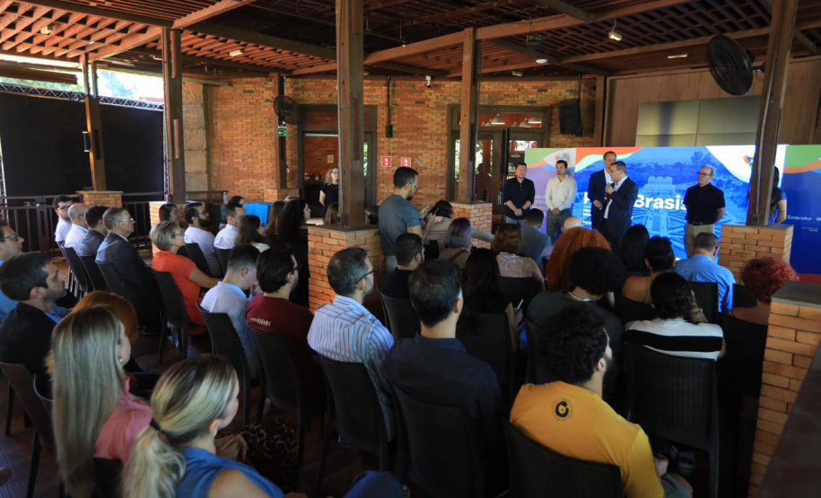 Estimativa é que turistas da América do Sul injetaram 320 milhões de dólares no Paraná em 2025