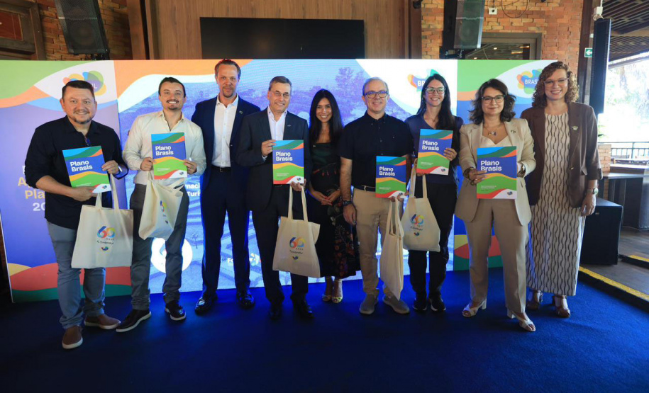 Estimativa é que turistas da América do Sul injetaram 320 milhões de dólares no Paraná em 2025