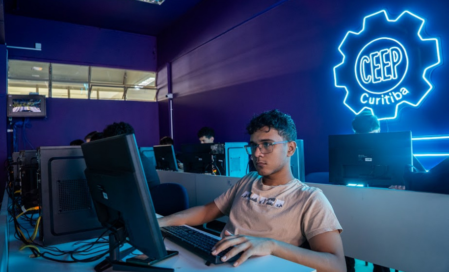 Escolas estaduais do Paraná iniciam cadastro de estudantes na Carteira de Trabalho Digital