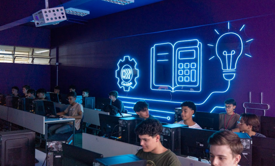 Escolas estaduais do Paraná iniciam cadastro de estudantes na Carteira de Trabalho Digital