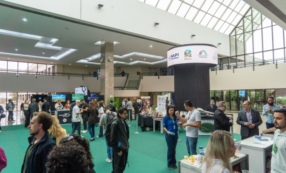 Semana Araucária evidência talentos científicos dos alunos da rede estadual