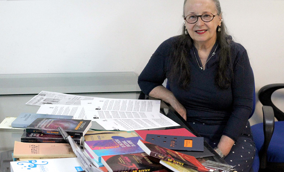 Doação de materiais para Centro de Documentação do MAC Paraná