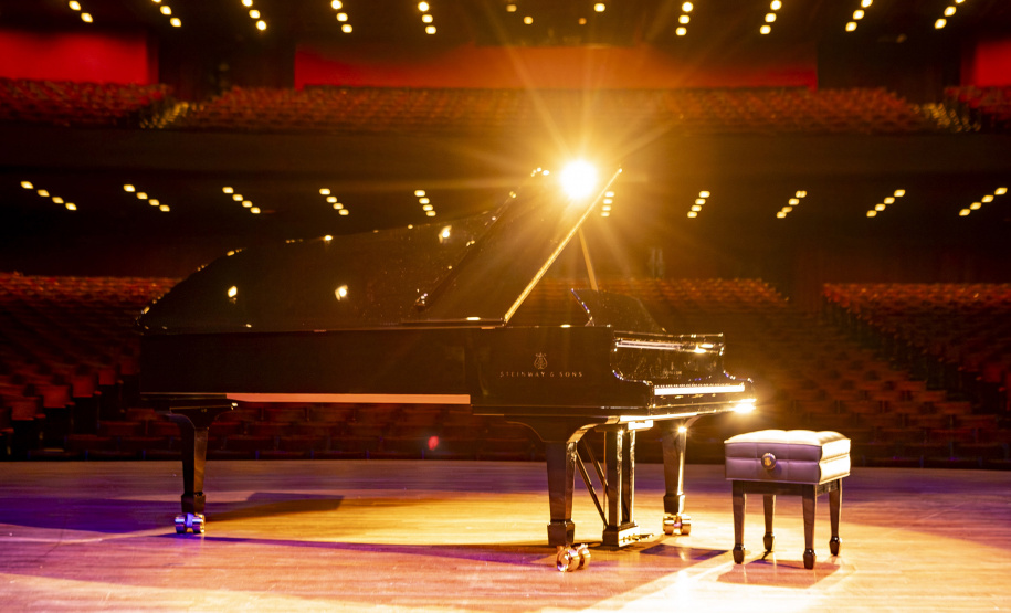 Orquestra Sinfônica do Paraná estreia novo Steinway & Sons com participação do pianista irlandês Barry Douglas