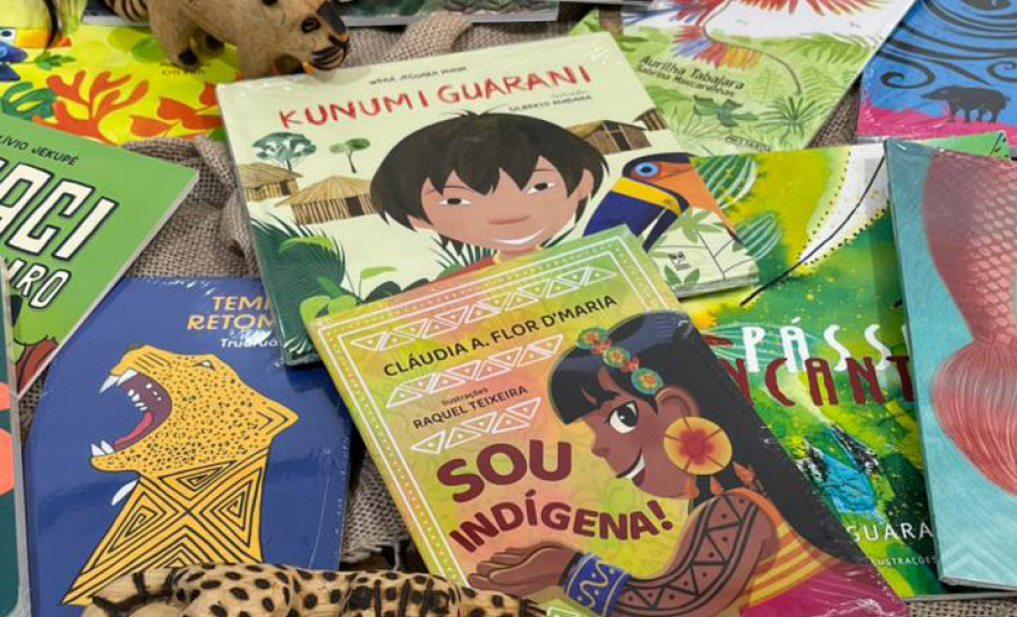 Rede estadual amplia acervo com literatura indígena para 3,6 mil estudantes no Paraná.