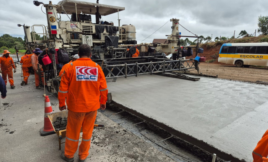 Obra de whitetopping da PRC-487 e PR-460 entre Nova Tebas e Pitanga