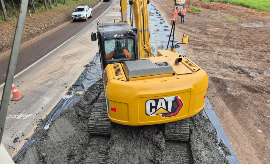 Obra de whitetopping da PRC-487 e PR-460 entre Nova Tebas e Pitanga