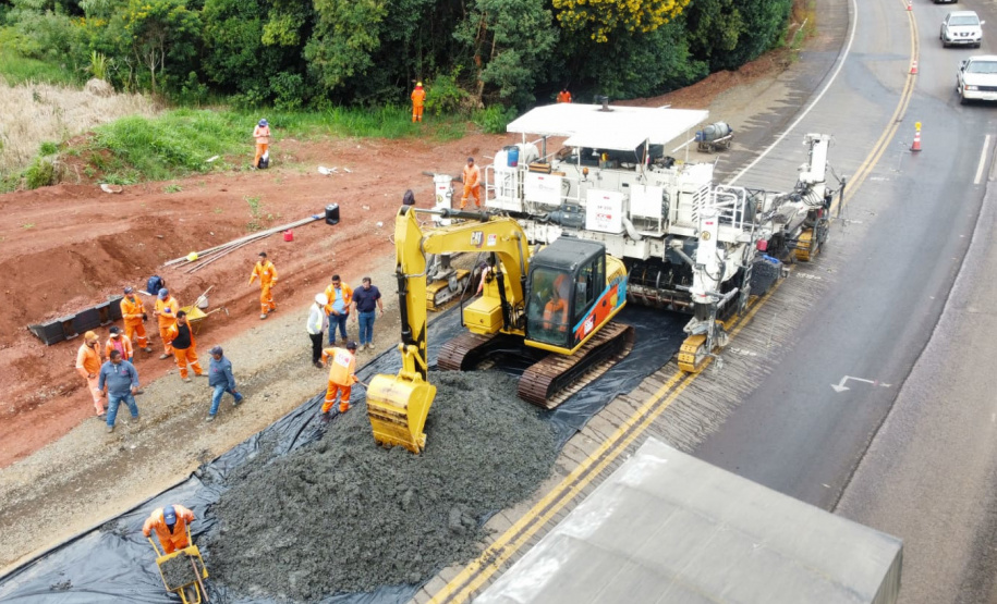 Obra de whitetopping da PRC-487 e PR-460 entre Nova Tebas e Pitanga