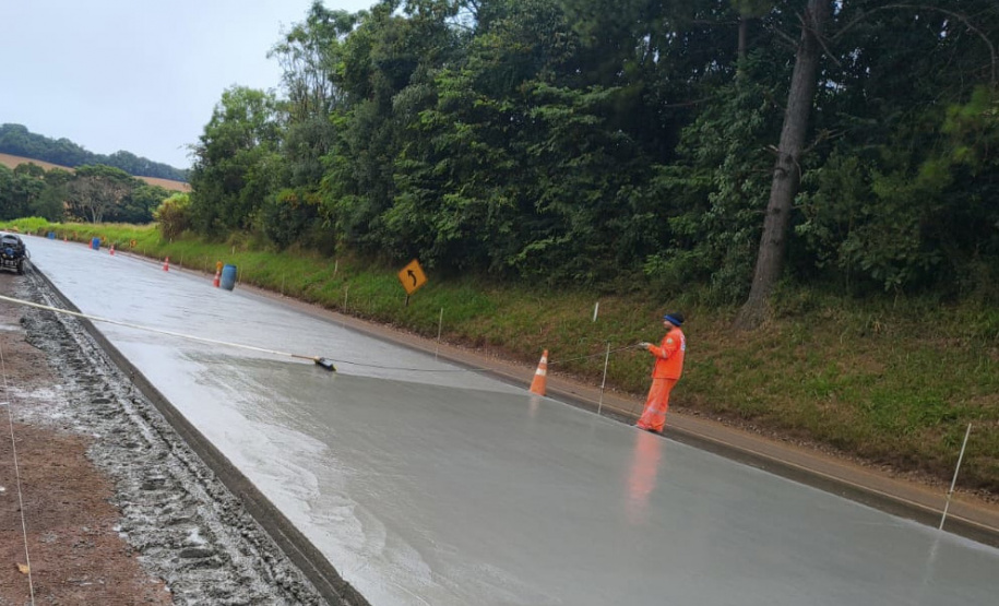 Obra de whitetopping da PRC-487 e PR-460 entre Nova Tebas e Pitanga