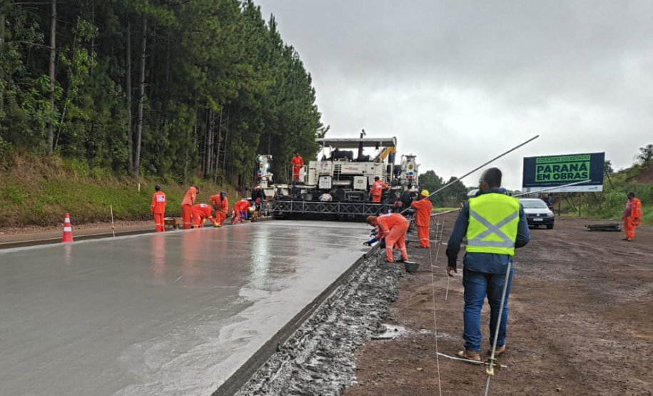 Obra de whitetopping da PRC-487 e PR-460 entre Nova Tebas e Pitanga