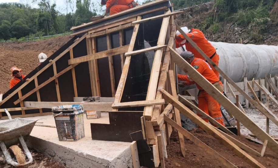 Obra de whitetopping da PRC-487 e PR-460 entre Nova Tebas e Pitanga