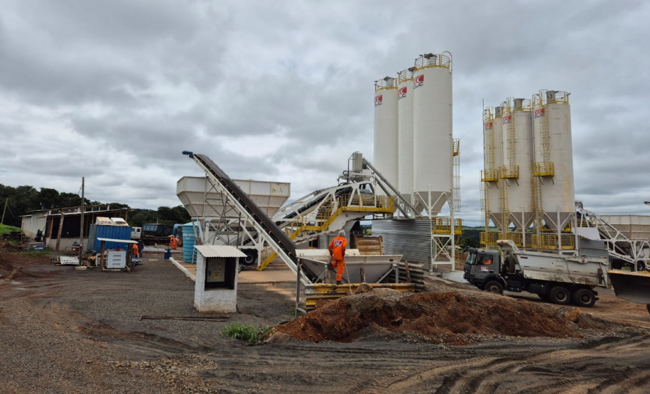 Obra de whitetopping da PRC-487 e PR-460 entre Nova Tebas e Pitanga