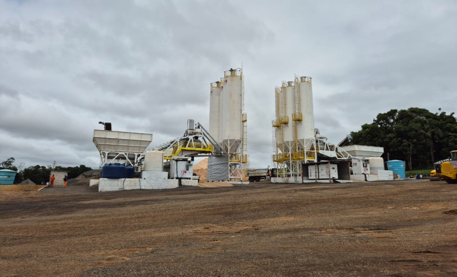 Obra de whitetopping da PRC-487 e PR-460 entre Nova Tebas e Pitanga