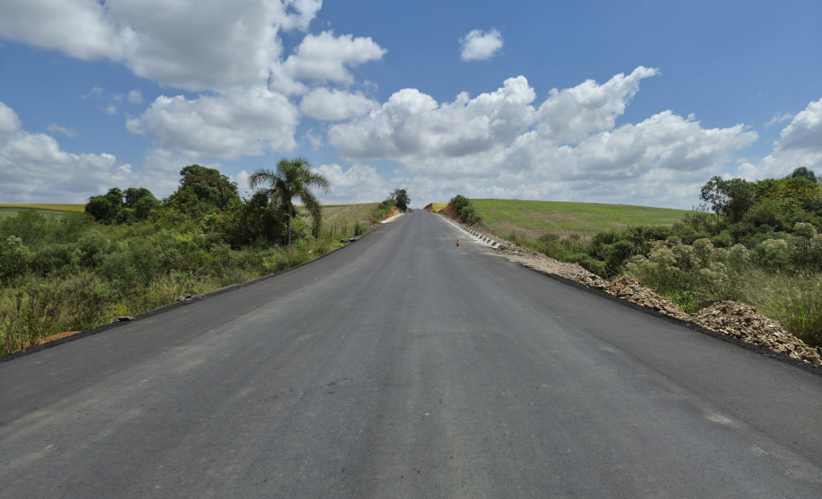 DER PR-990 pavimentação em Rebouças