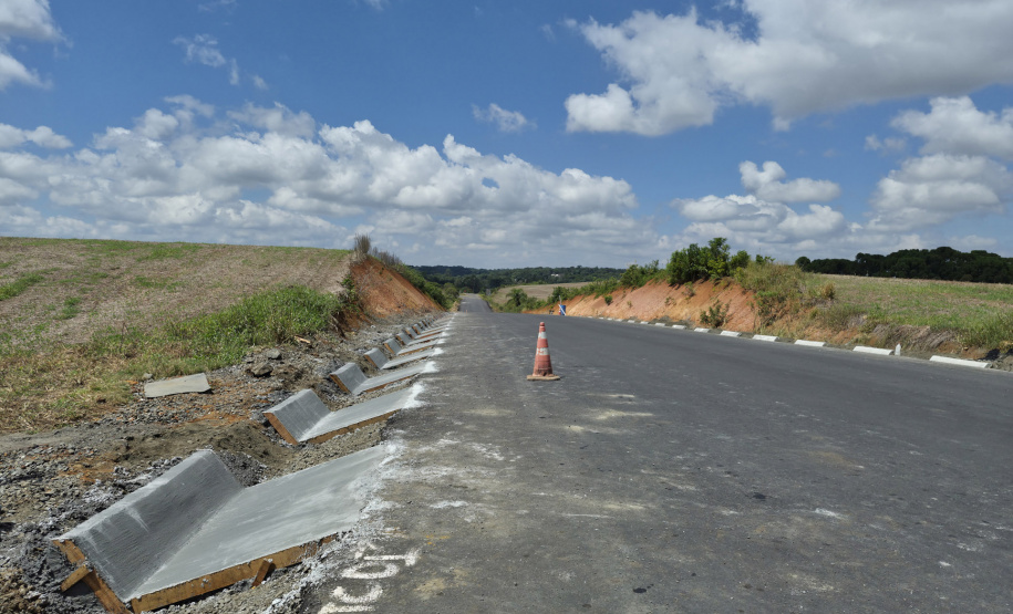 DER PR-990 pavimentação em Rebouças