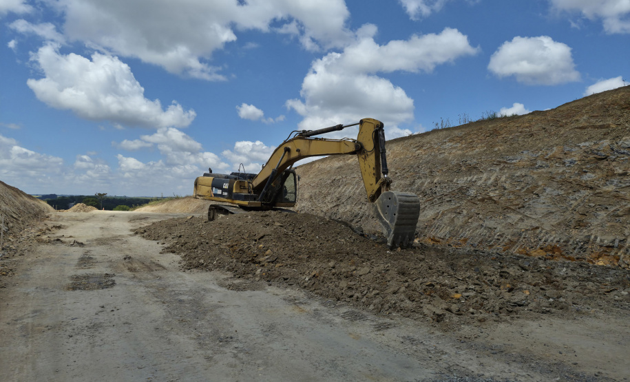 DER PR-990 pavimentação em Rebouças