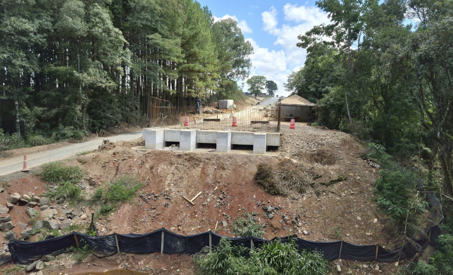 DER PR-990 pavimentação em Rebouças