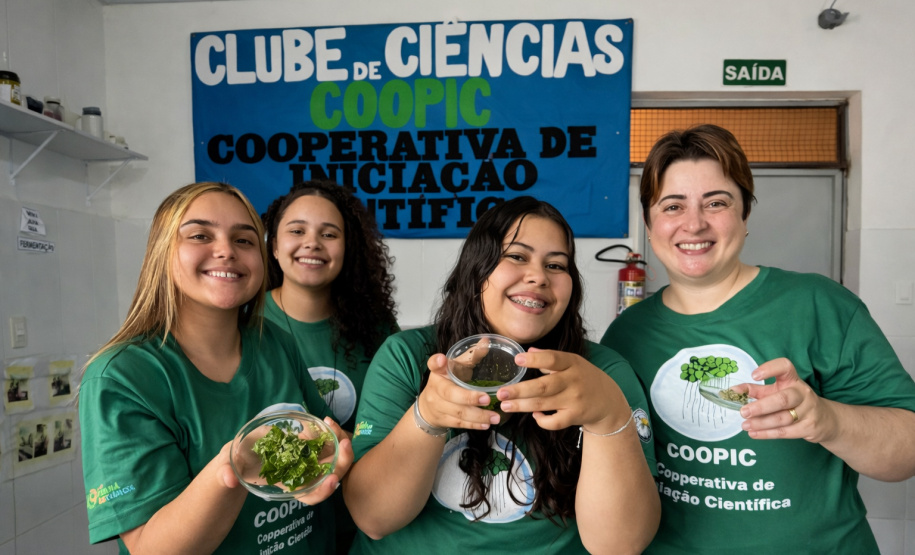 Rede de Clubes de Ciência fortalece protagonismo de meninas na pesquisa escolar