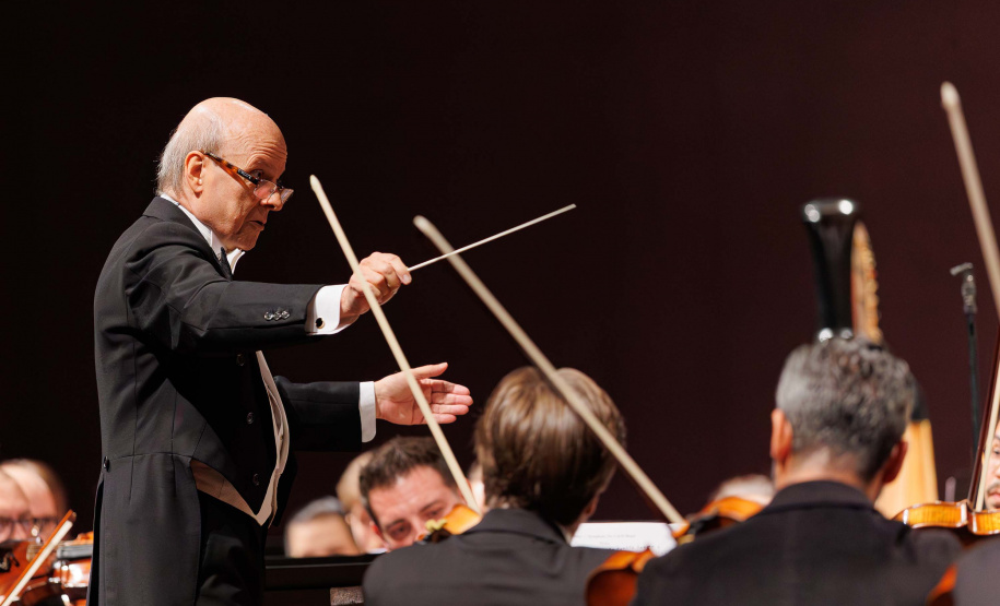 TEATRO GUAÍRA - Com novo piano e solista internacional, Orquestra Sinfônica do Paraná abre temporada 2026 no Guairão