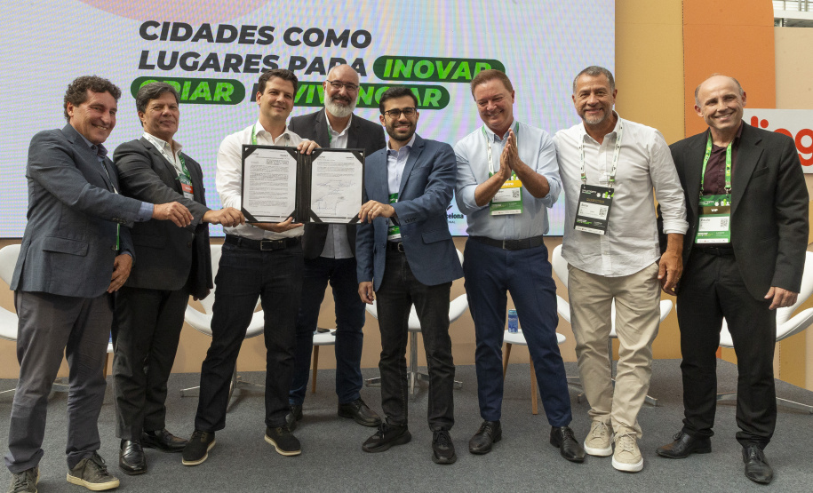 Tecpar e Prefeitura de Curitiba firmam parceria para potencializar resíduos urbanos por meio da tecnologia