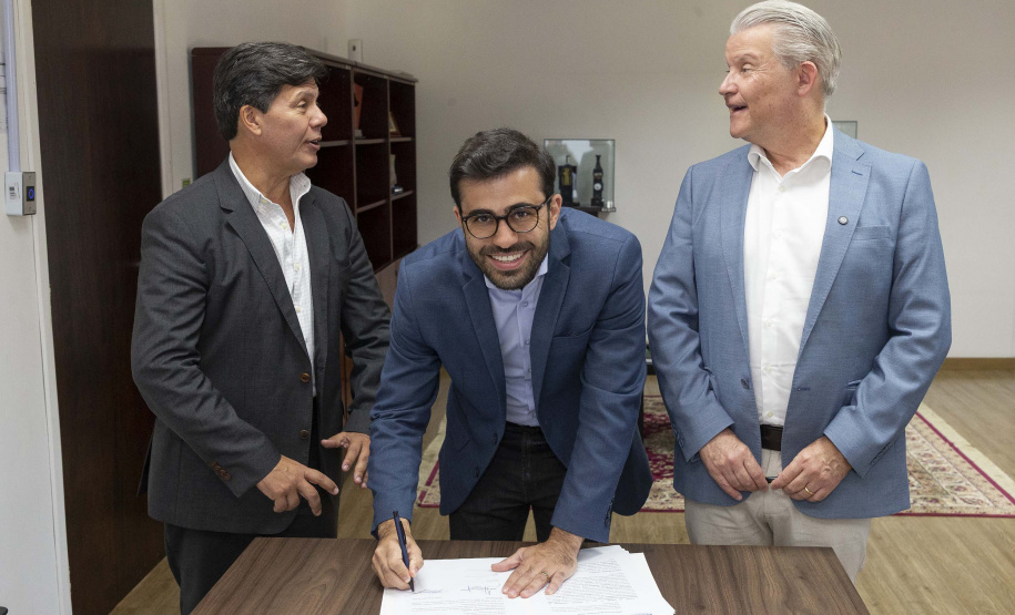 Tecpar e Ipardes se unem para estudar impacto socioeconômico do instituto no Paraná