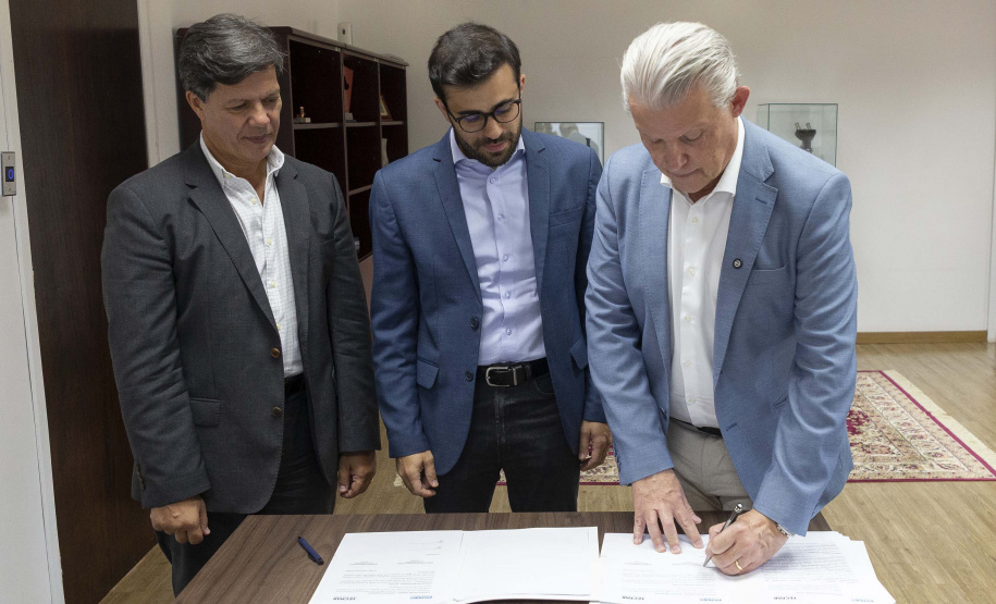 Tecpar e Ipardes se unem para estudar impacto socioeconômico do instituto no Paraná