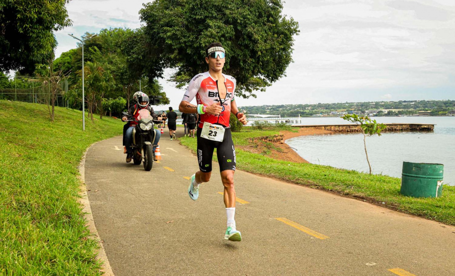 TV Paraná Turismo e Rádio Educativa fazem cobertura do IRONMAN Curitiba ao vivo neste domingo (8)