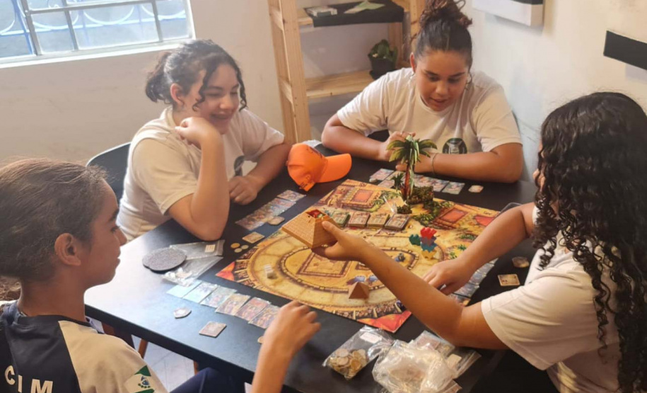 Projetos de estudantes da rede estadual incentivam meninas na ciência e entram em exposição na Fiocruz