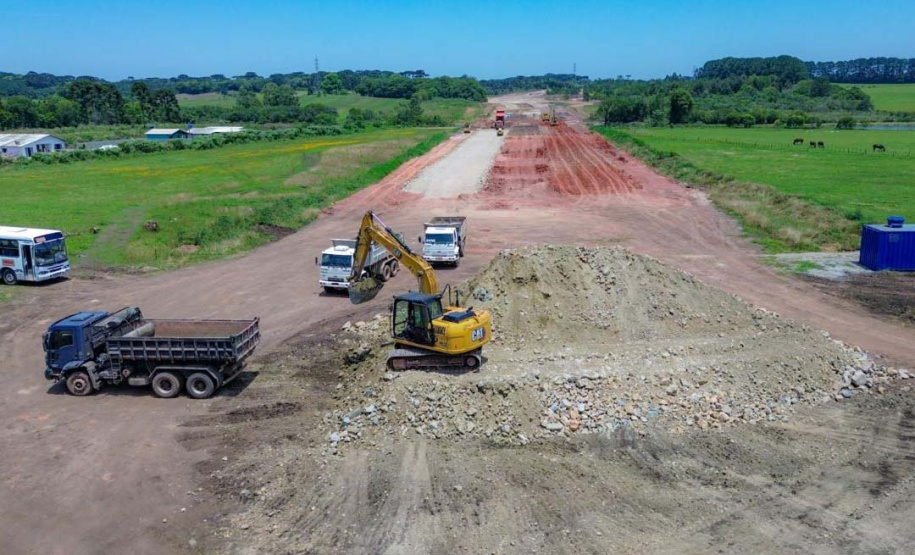 Pavimentação da estrada do Agaraú, em São José dos Pinhais, avança a 27% de execução