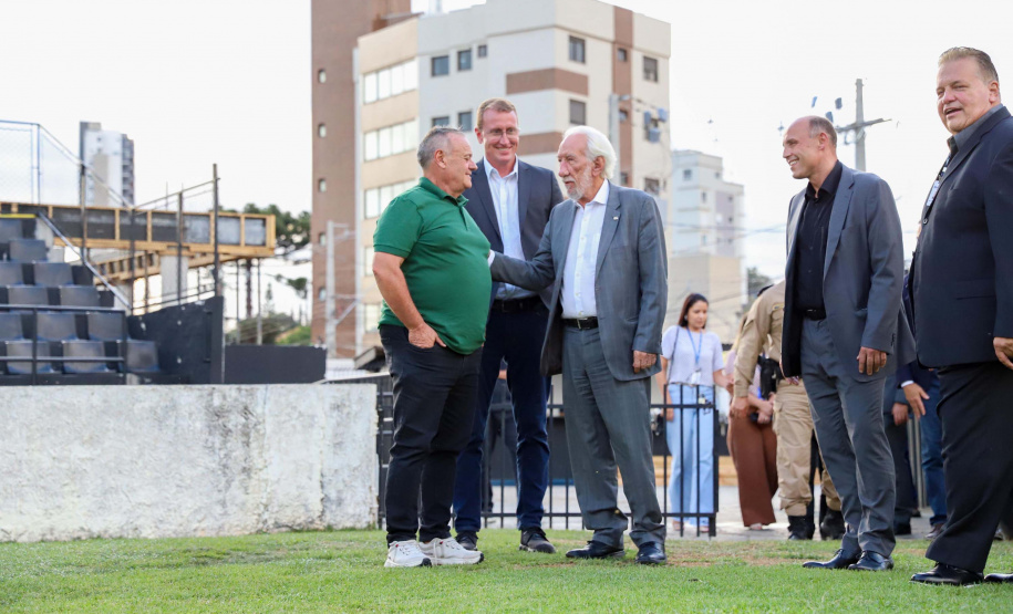 Piana visita estádio do Operário, campeão do paranaense, em Ponta Grossa