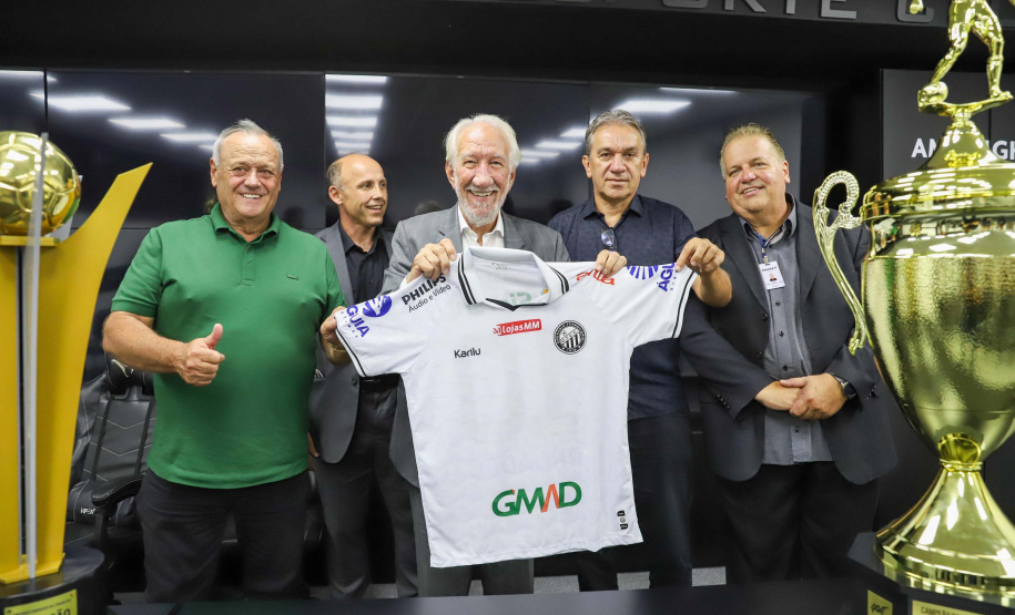 Piana visita estádio do Operário, campeão do paranaense, em Ponta Grossa