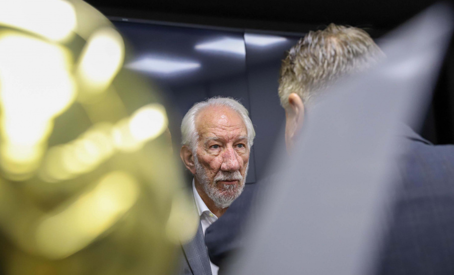 Piana visita estádio do Operário, campeão do paranaense, em Ponta Grossa