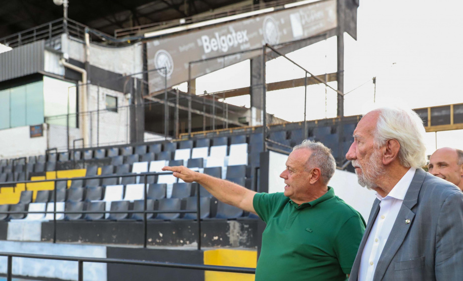 Piana visita estádio do Operário, campeão do paranaense, em Ponta Grossa