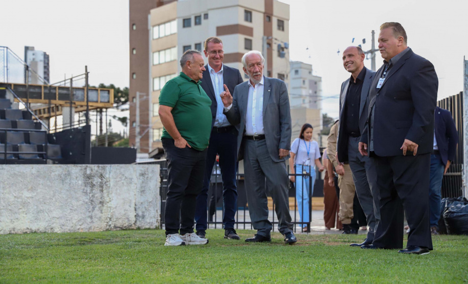 Piana visita estádio do Operário, campeão do paranaense, em Ponta Grossa