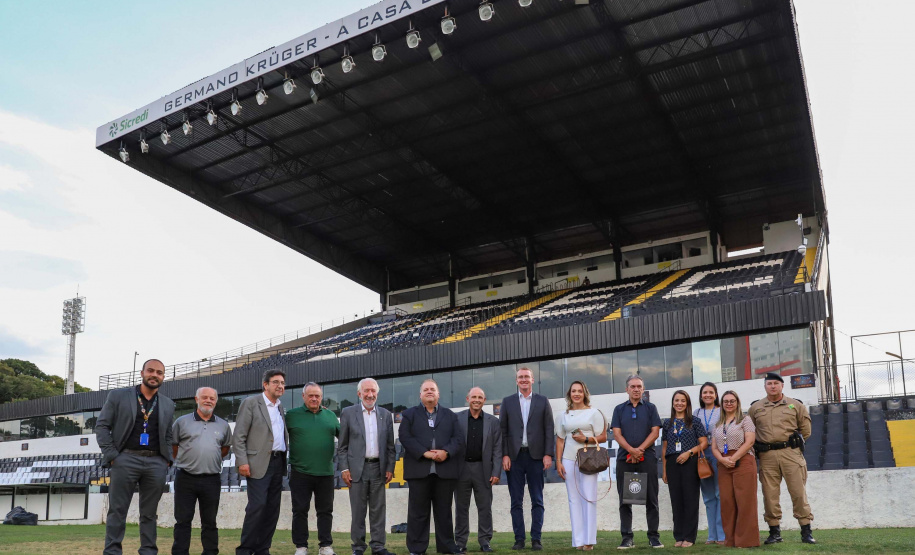 Piana visita estádio do Operário, campeão do paranaense, em Ponta Grossa